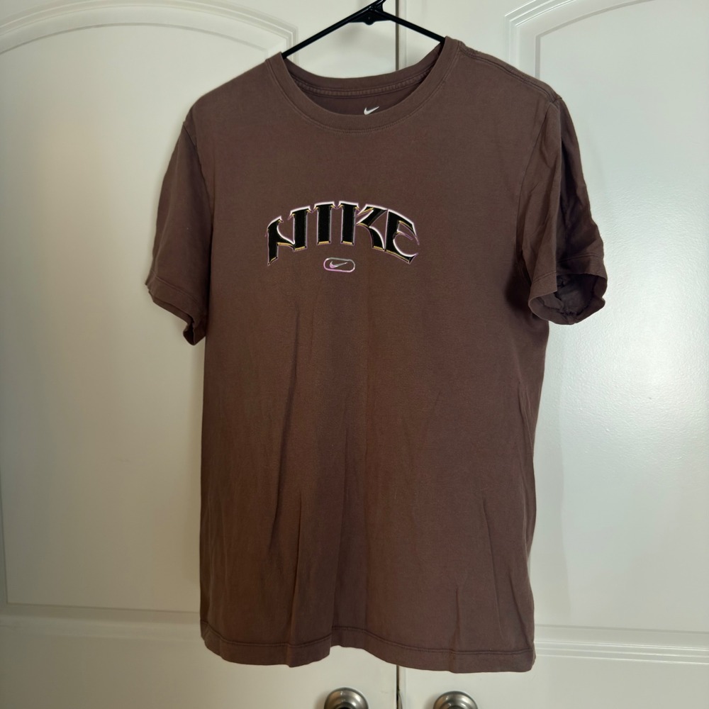 Nike Mens Graphic T-Shirt Brown Short Sleeve Chrome Logo Crew Neck Size Medium